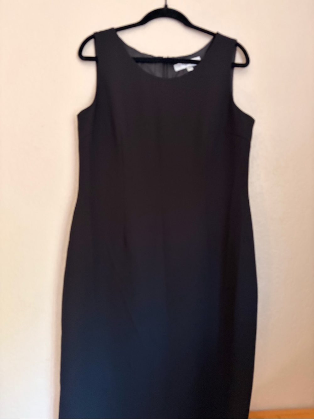 Jones Studio Black Sleeveless Sheath Dress